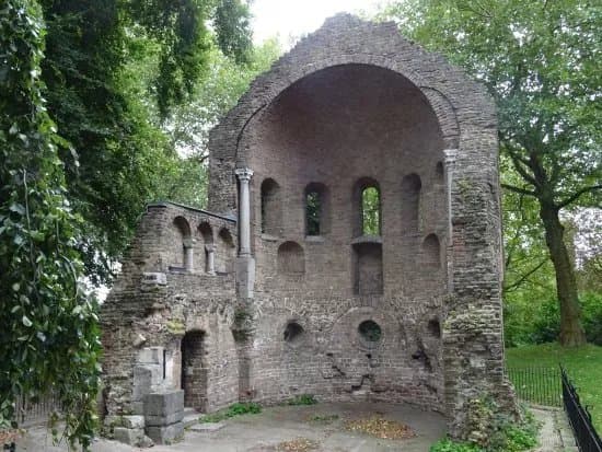 Rijksmonument Barbarossa-ruine of ruine apsis Sint-Maartenskapel