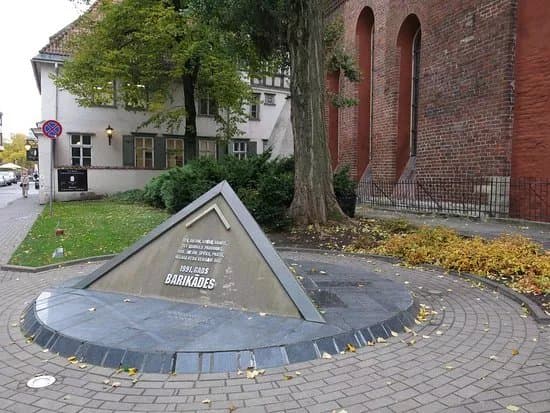 Barricades Memorial