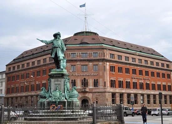 Niels Juel Statue