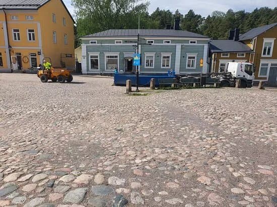 Town Hall Square