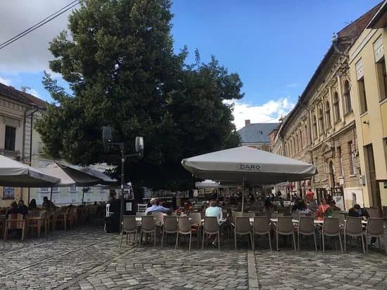 Museum Square (Piaka Muzeului)
