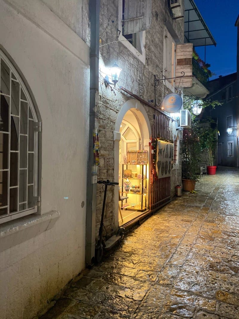Coloreddots Budva