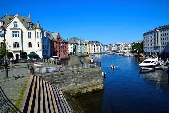 Brosundet i Alesund
