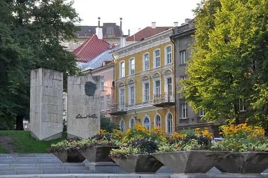 Kirjanik Eduard Vilde (monument)