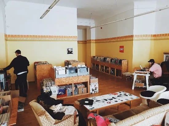 BiiT Me Record Store