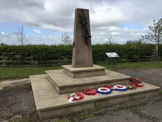 Memorial to 12 Squadron and 626 Squadron of RAF Wickenby