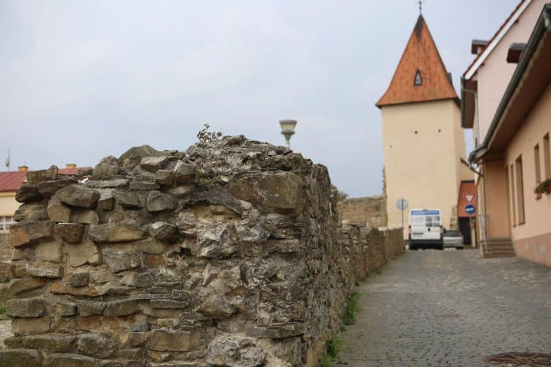 The upper gate