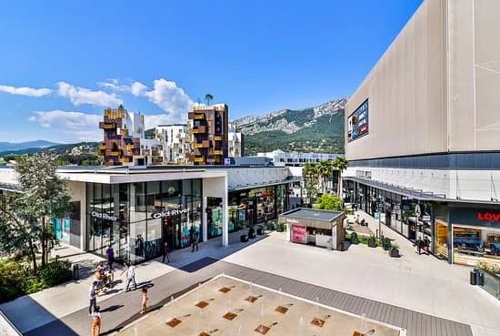 L'Avenue 83