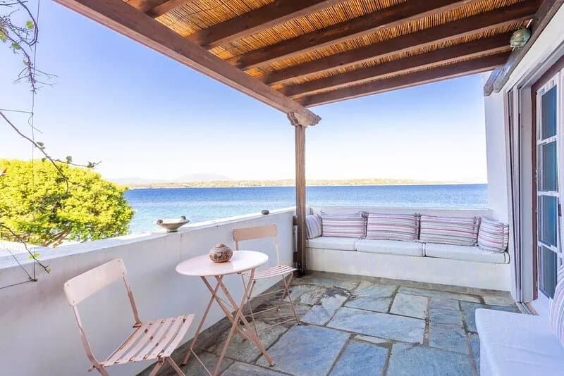 Spetses, traditional villa on the waterfront - beach
