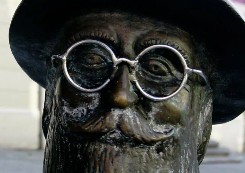 Valle-inclan Statue