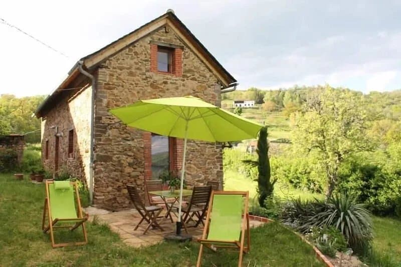 Une Sorcière sur le toit - Gîte** en Aveyron: Countryside and absolute