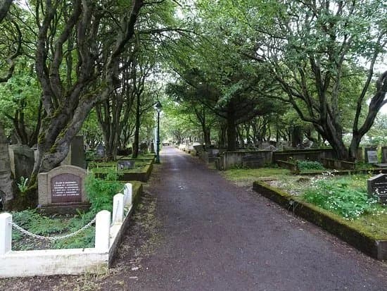 Cemetery Holavallagardur
