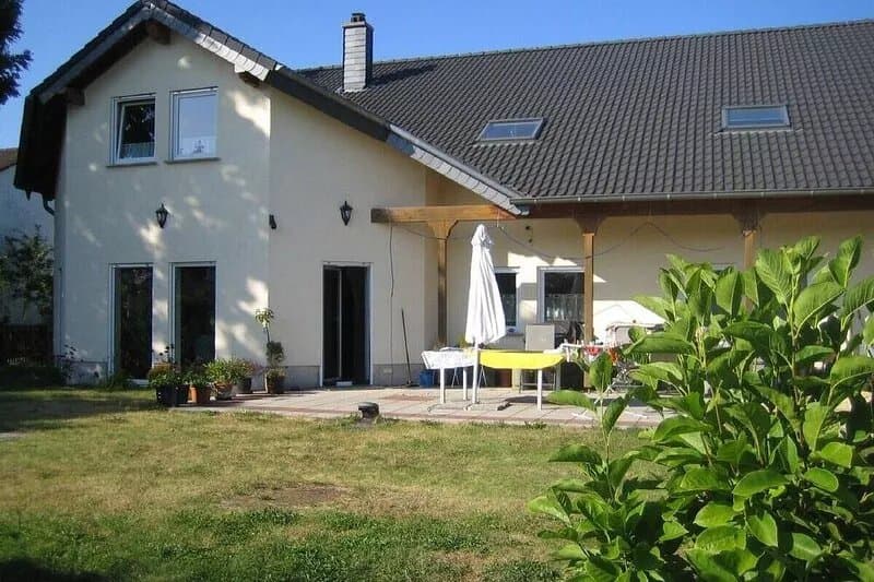 Large, friendly apartment with garden