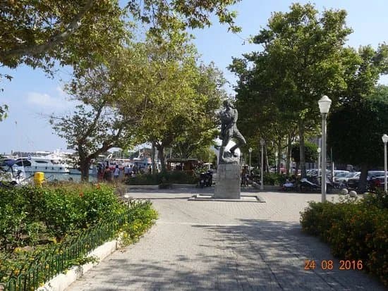 Alexander Diakos Statue