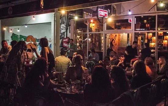 Street Bar