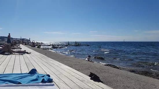 Svetilnik Beach