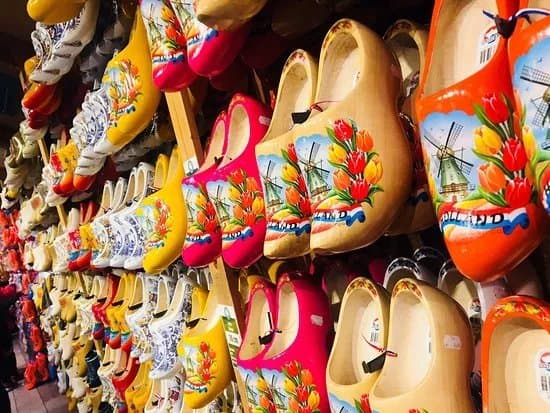 Kooijman Souvenirs & Clogs Wooden Shoe Workshop