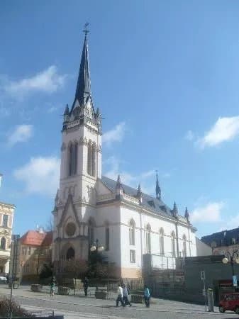 Kostel Cirkve Ceskoslovenske Husitske s Farou