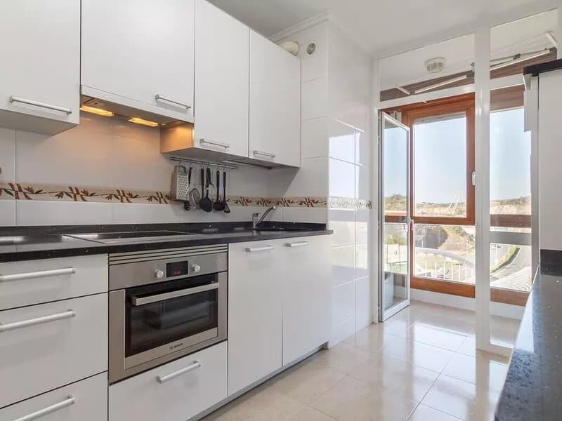 Bright and spacious on the Barakaldo estuary