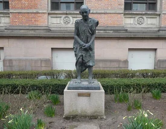 Statuen ''tarmpeter 1927''