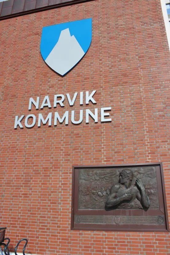 Fransk Relieff Pa Narvik Radhus