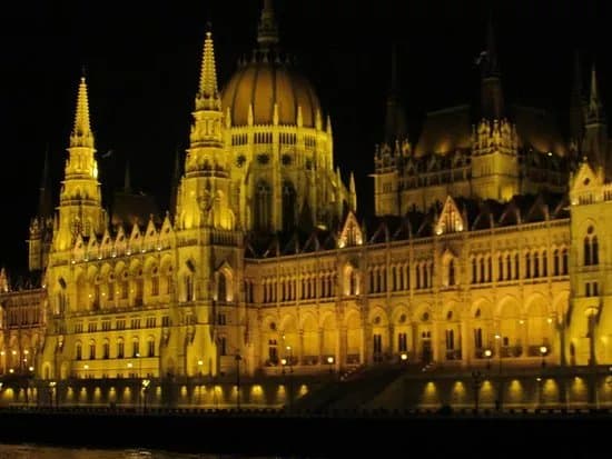 Korzo - Danube Embankment (Dunakorzo)