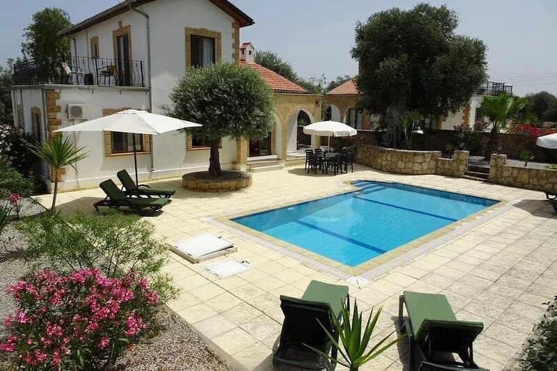 Great villa with private pool, garden, air con, WiFi, views & close to beaches.
