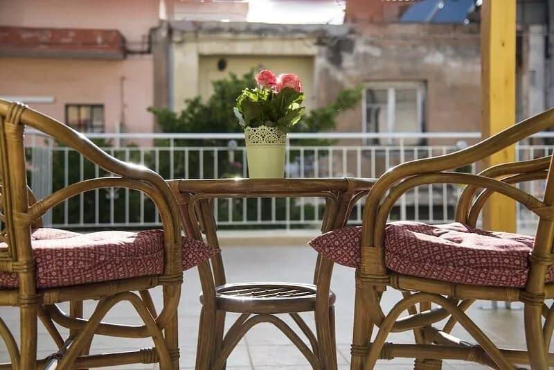 Two Roses: the Olive House