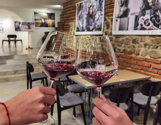 Pressphoto Club - Wine Bar And Gallery