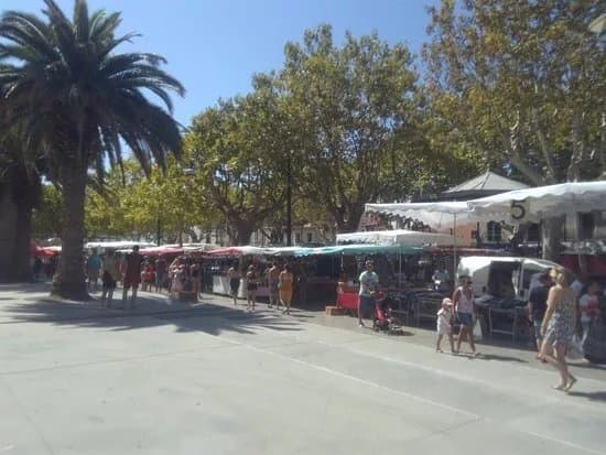 Marche Traditionnel De Meze
