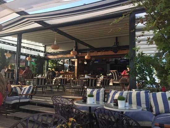 Liquid Cafe Bar
