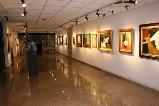Virag Judit Galllery and Auction House
