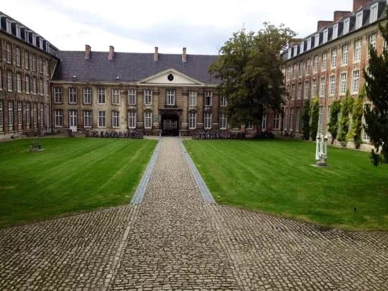 Pope College