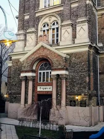 Bethlen Sqaure Synagogue