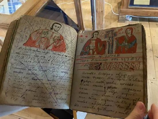 House Of Weapons And Maps