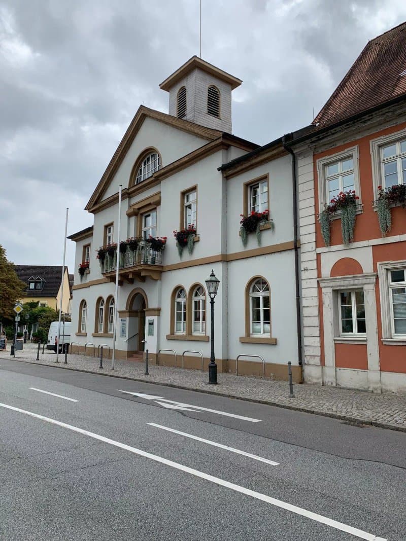 Rathaus - Hebelstrasse 1