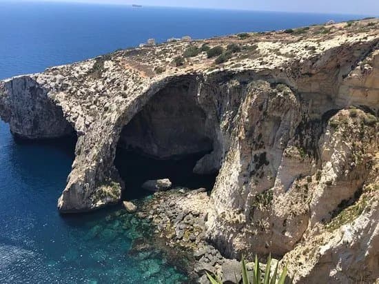Blue Grotto Il-Hnejja