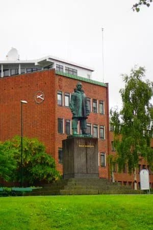 Roald Amundsen Monument
