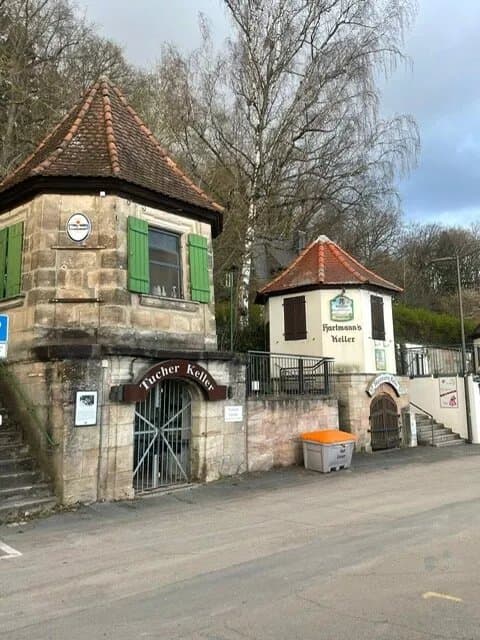 Historische Bierkeller auf dem Bergkirchweihgelande