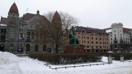 Aleksis Kiven patsas