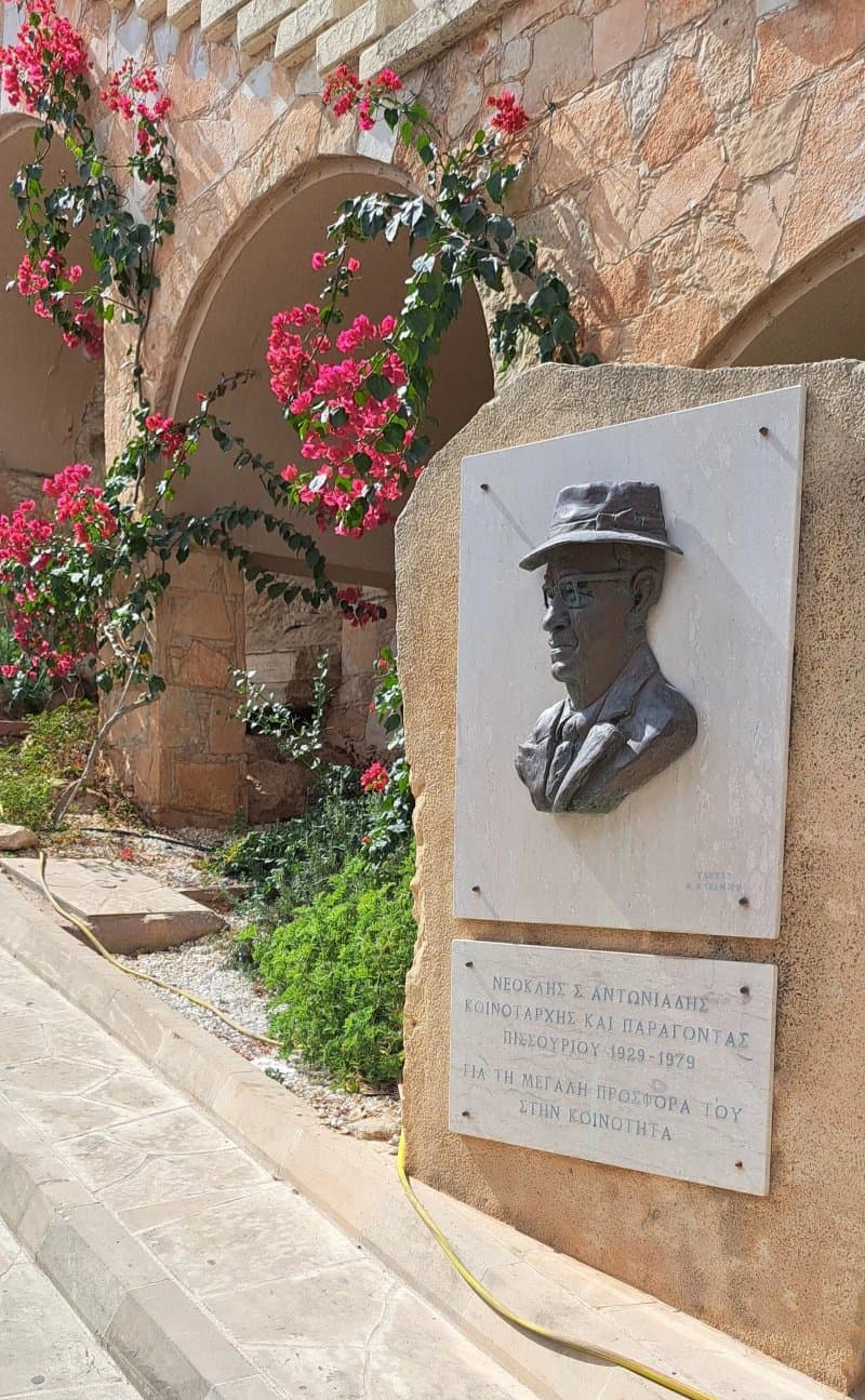 Neoklis Antoniadis Monument