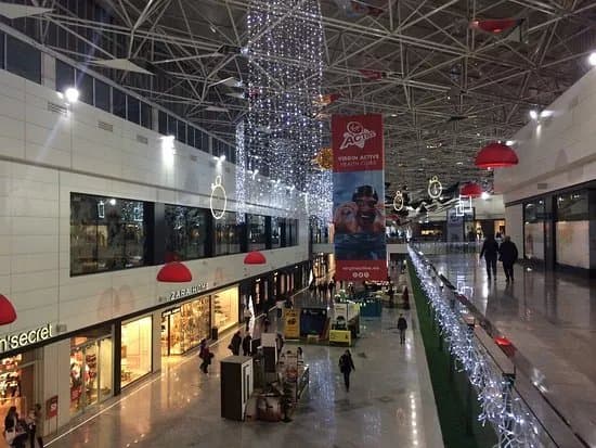 C.C Serrallo Plaza