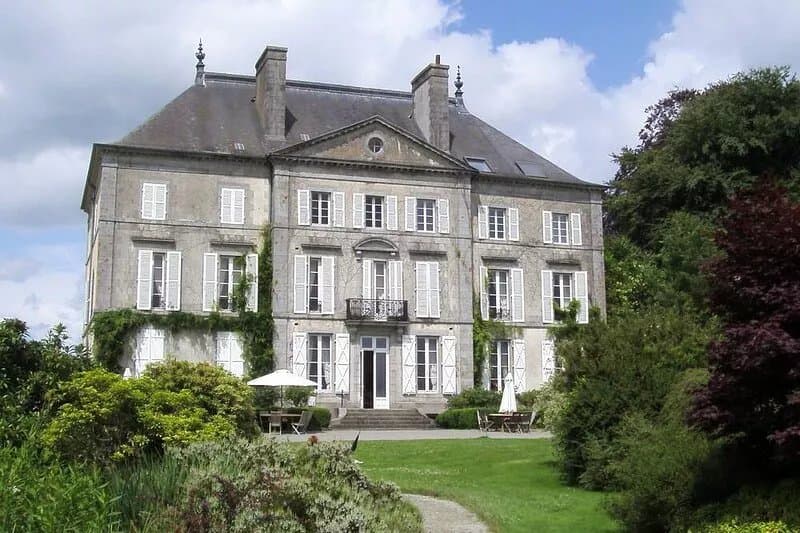 Luxury Boutique style Gite with secluded sunny garden & hot-tub**