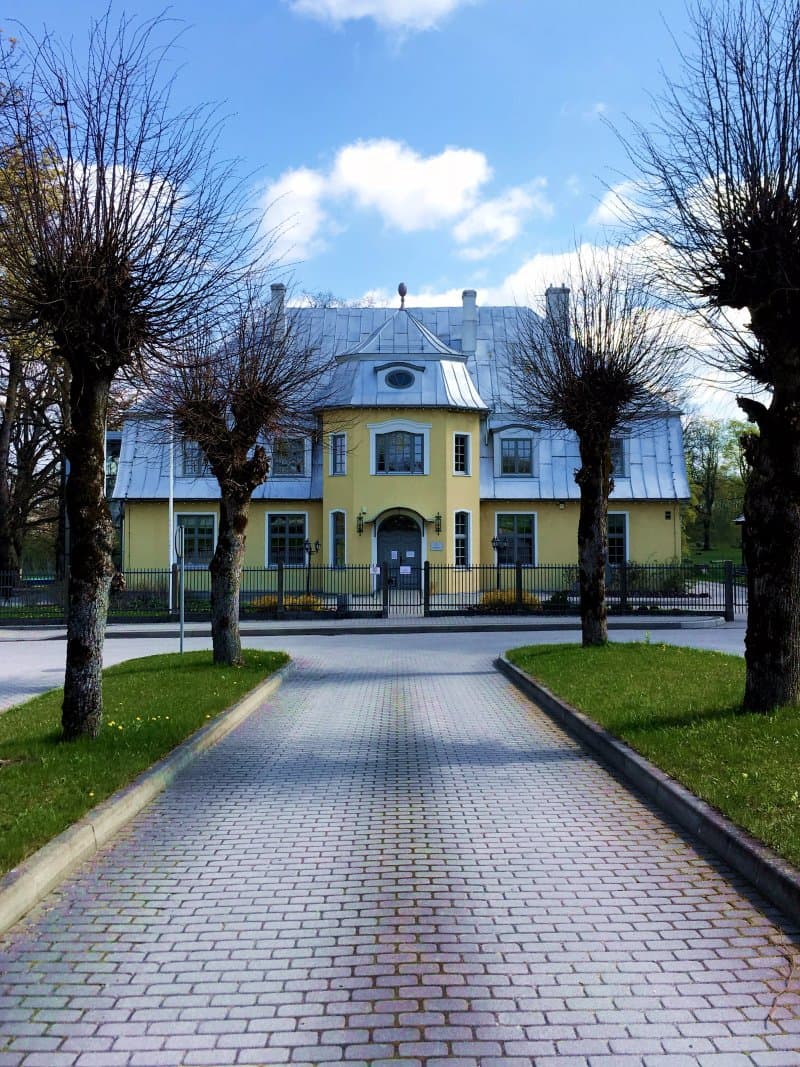 Tinuzi Manor