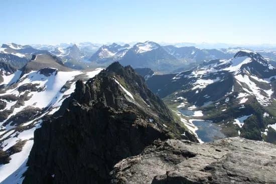Hike to Skarasalen