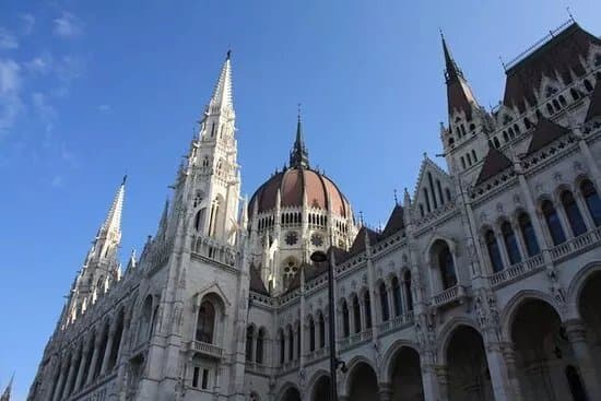Free Walking Tour Budapest | Guruwalk