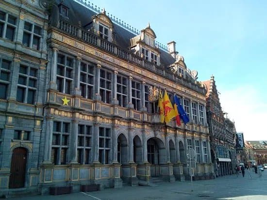 La Halle Aux Draps