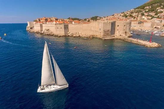 Dubrovnik Daily Sailing