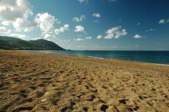 Asprokremnos Beach