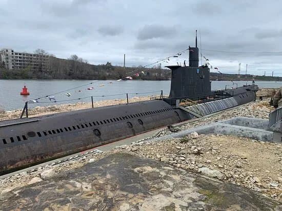 Submarine-museum "slava"